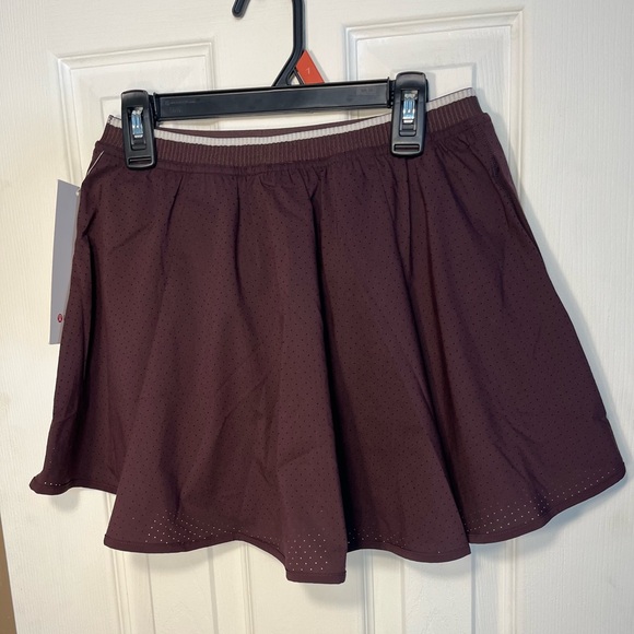 Lululemon Athletica Perforated Narrow
Waistband Tennis Skirt - Picture 6 of 16